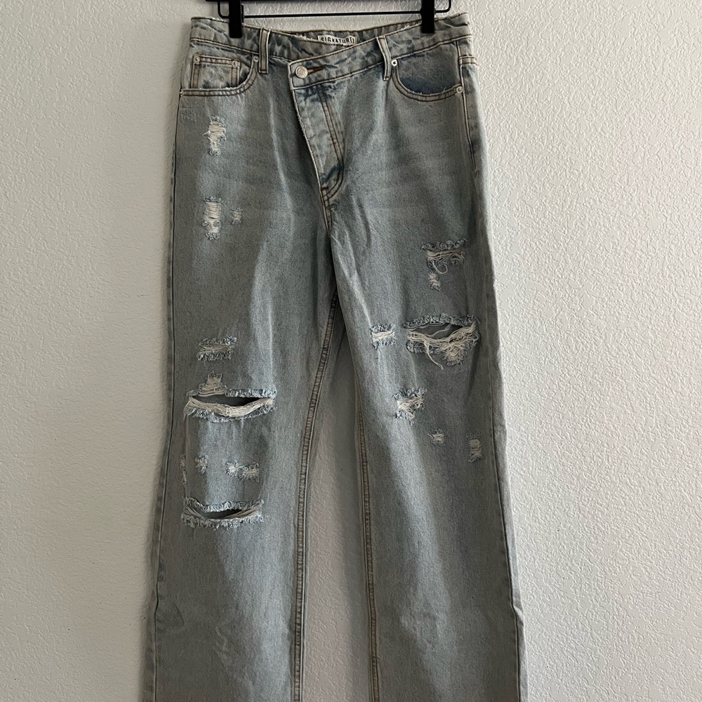 Signature8 Light Wash Denim Jeans